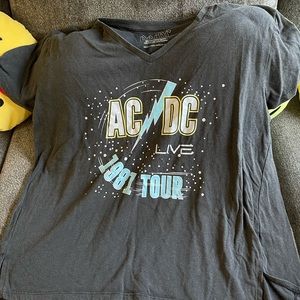 Ac/dc T-shirt. Size 3xl fits like 1xl!
